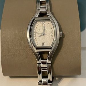 Women’s Fossil Watch - Adjustable Band - Silver